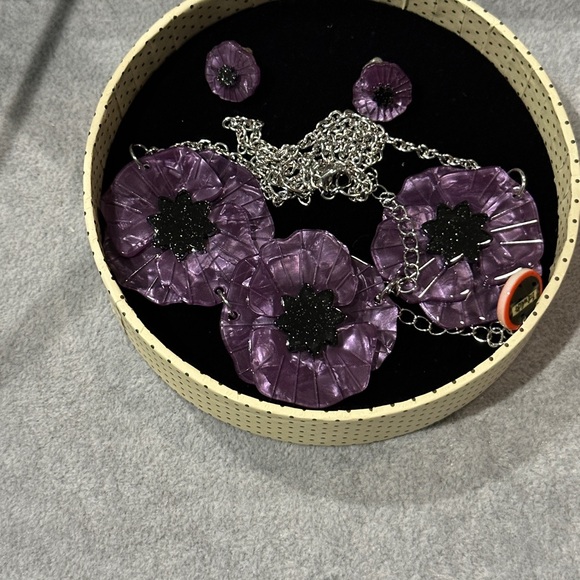 New in Box Erstwilder Set Necklace AND matching earrings🪻💜 Poppy Field - Picture 4 of 8